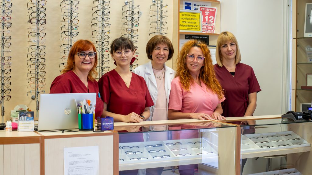 Echipa clinicii oftalmologice Optica Cristi din Arad